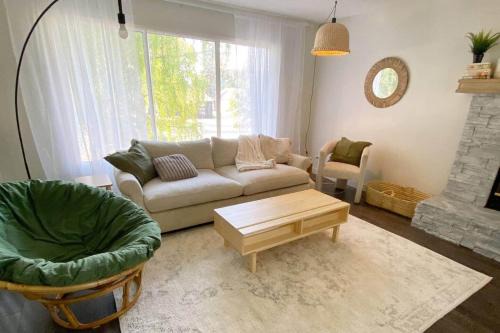 Red Deer House | Serene Family Getaway-4Bed 3Bath | Super Location