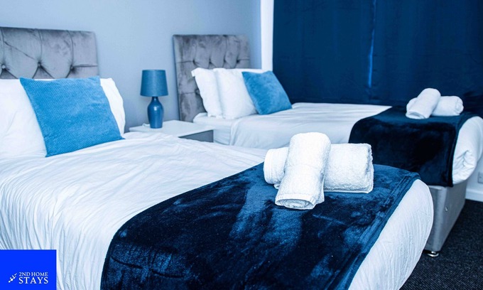 Walsall House | "Serene Garden Haven: Your West Midlands Retreat at 2ndHomeStays-Walsall!"