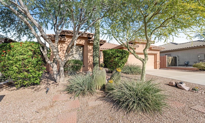 Gold Canyon House | Serene home with mountain views, enclosed yard, patio, grill & AC - near golf