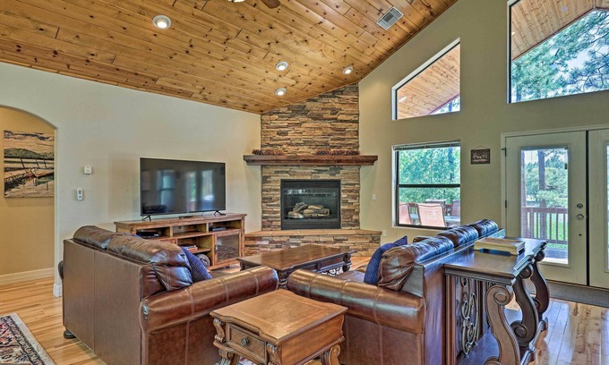 Pinetop-Lakeside Cabin | Serene Lakeside Cabin w/Decks + Edler Lake Views!