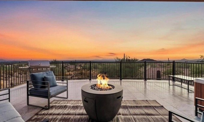 East Mesa House | Serene Mountain Retreat: Luxury Guest House with Stunning Views