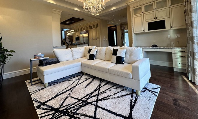 Arbutus Ridge House | Serene Oasis in City Centre