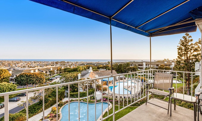 Santa Ana Heights Apartment | Serene ocean-view condo with tennis, pool, hot tub & balcony - snowbird-friendly
