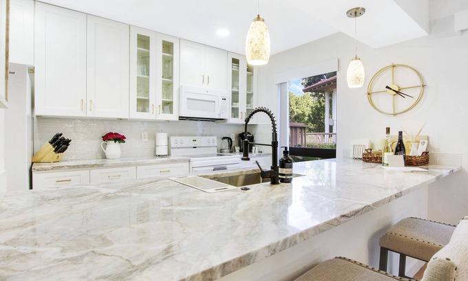 Hunt Club Condo | Serene Renovated PGA National Golf Villa - Spa, Pool, Beach. Family friendly!