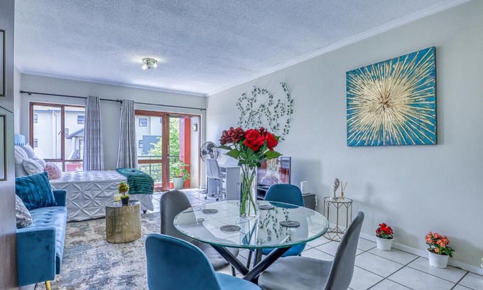 Lone Hill Apartment | Serene Retreat on Sandton