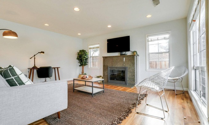 Willow Glen House | Serene San Jose 3BR w/Parking, nr Museum, Bars & Shops, by Blueground
