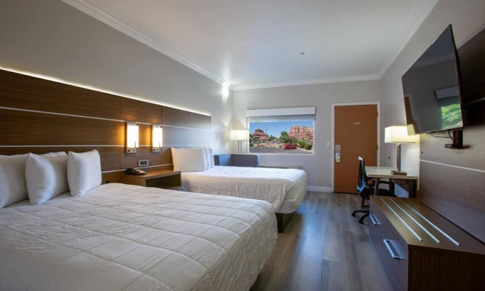 Sedona Hotel | Serene Sedona Queens retreat with Fireplace - Cozy Escape for Families & Friend