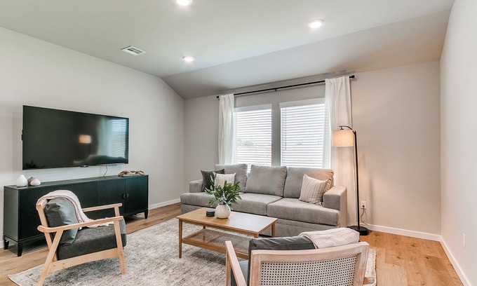 Broken Arrow House | Serene Springs on 85th