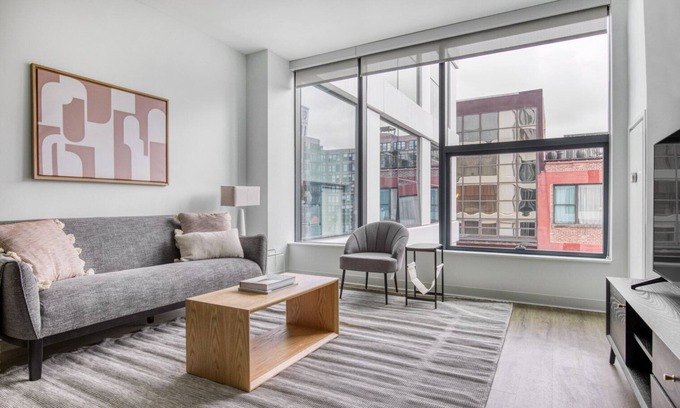 West Loop Apartment | Serene West Loop 1BR w/Gym & Pool in heart of Greektown, by Blueground