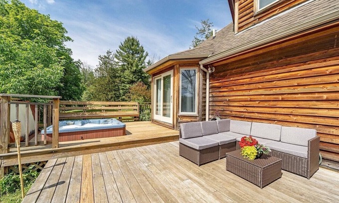 Burdett House | Serene wine country chateau - adjacent to Seneca Lake and wineries