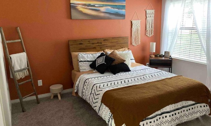 Irving Apartment | Serenity, Central Longterm Discount Free Parking