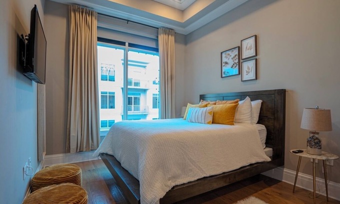 Midtown Condo | SERENITY IN THE CITY
