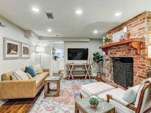 Historic Downtown Savannah Apartment | Serenity on Jones