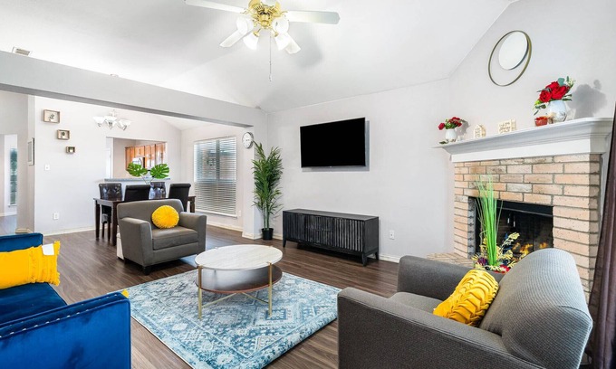 Oak Cliff House | Serenity Palace Near MC Hosp| I-20| I-35