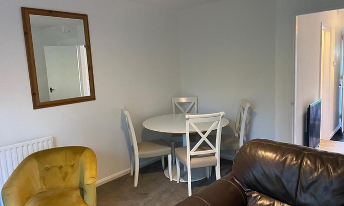 Worcester Apartment | Serviced Accommodation 2 bed house III