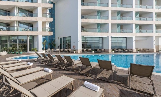 Santiago Hotel | Sesimbra Oceanfront Hotel | Ocean View Premium Suite | Onsite Pools | Restaurant