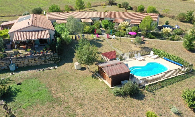 Tourreilles Cottage | Set of 4 air-conditioned 3* gîtes, swimming pool for 16 people in the middle of the vineyards.