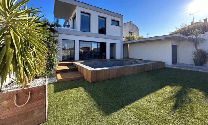 Sete Villa | SETE SUPERB CONTEMPORARY VILLA, POOL AND POND VIEW