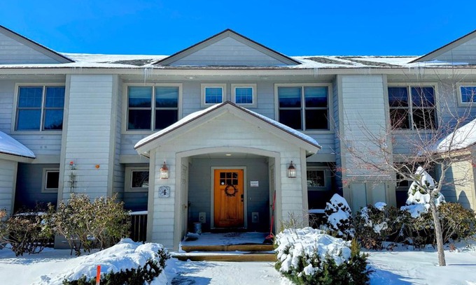 Bretton Woods House | SH4 Bretton Woods condo with Hot Tub next to skiing and Mt Washington Hotel ski slopes views