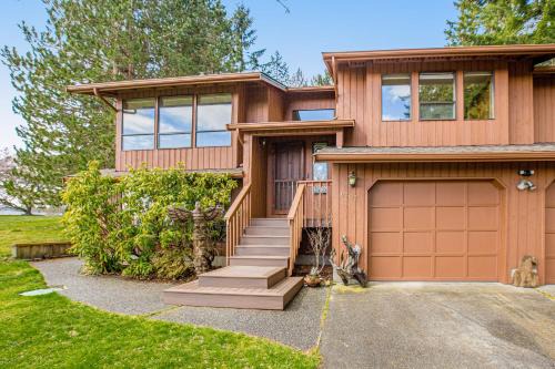 Clinton House | Shangri Lodge Serene Retreat