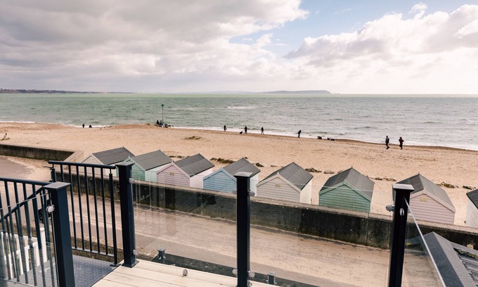 Mudeford Cottage | Shearwater - A luxury front line lodge on Sandhills Holiday Park Mudeford