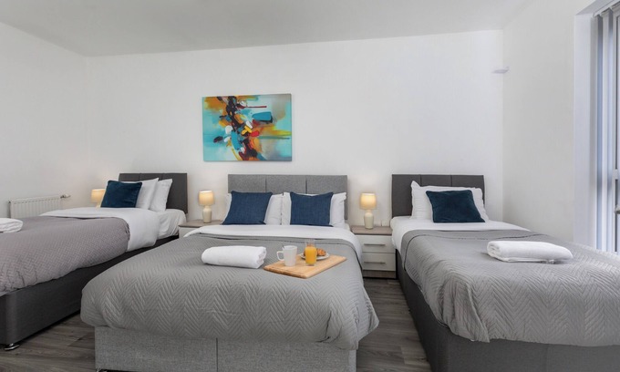 Hillsborough House | Sheffield Serenity House with 4 Bedrooms