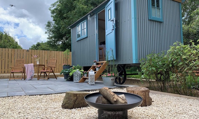 Saint Kew Apartment | Shepherd Hut Near Wadebridge, Port Isaac the the Sandy Beaches of Polzeath