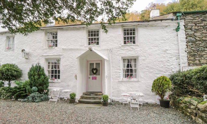 Borrowdale Cottage | SHEPHERD'S COTTAGE, pet friendly, with open fire in Keswick