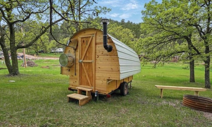 Hermosa House | Shepherd's Wagon #3 Near Mt. Rushmore