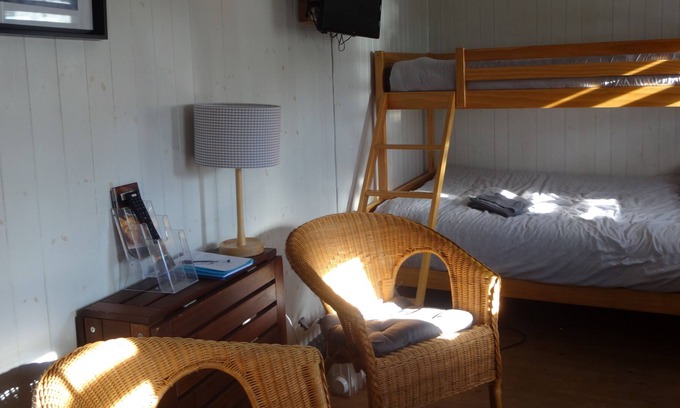 Wigton Cottage | Shepherds Hut with en-suite shower room and on site Bistro and gym