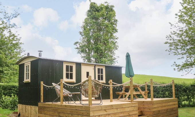 Wing Cottage | SHEPHERDS HUT, pet friendly, with a garden in Brampton, Cumbria