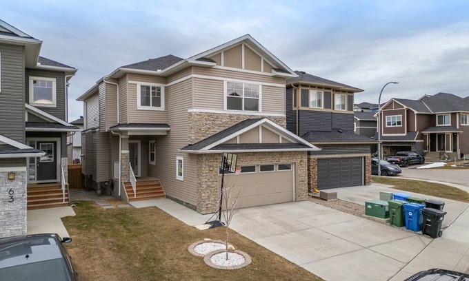 Symons Valley House | Sherview Retreat by Parks & Shopping 5BDRM Office