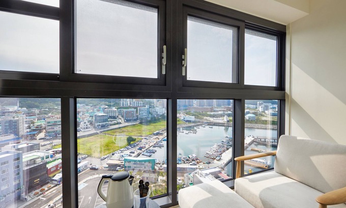 Yeongdo Hotel | Shift Door Residence Hari