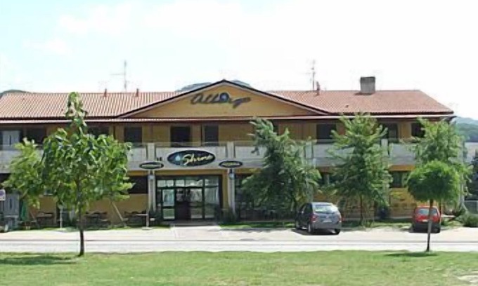 Furlo Hotel | Shine