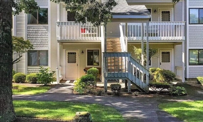 Brewster House | Shining Sea Condo