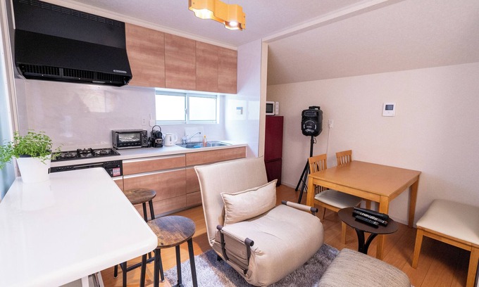 Suginami House | Shinjuku 3-Bedroom Villa | 5 Min to Shin-Nakano Station | Sleeps 6
