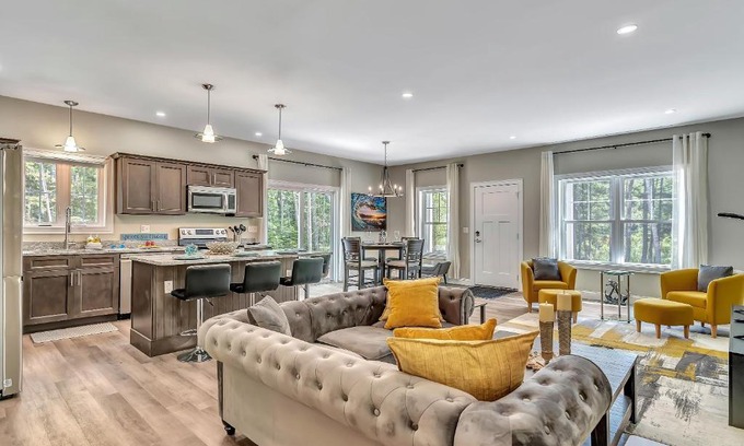 Bayville House | Shipbuilder’s Retreat Sleeps 6, 5 mins to Harbor