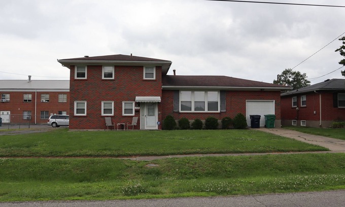 Shively House | Shively Split-Level Ranch
