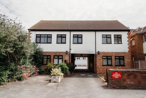 Southend-on-Sea Apartment | Shoebury Lodge near Sea front In Southend