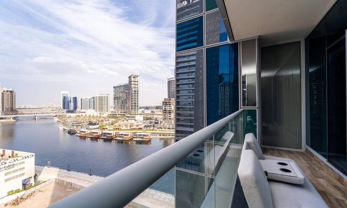 Business Bay Apartment | Shopping in Downtown Dubai