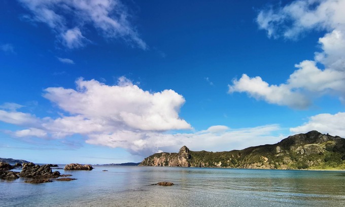 Taupo Bay House | Shore Beats Work Taupo Bay