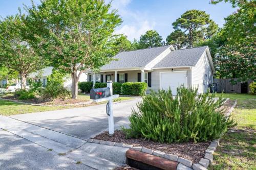 Silver Lake House | Short Drive to Downtown or the Beach 907 Brewster Lane