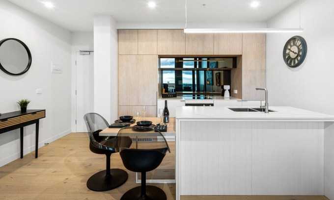 Geelong Apartment | Short & Long Stays-Sophistication & Views on Ryrie