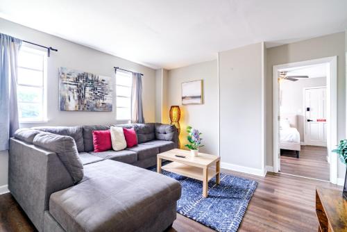 Victorian Village Apartment | Short North Convention Private Parking Pets