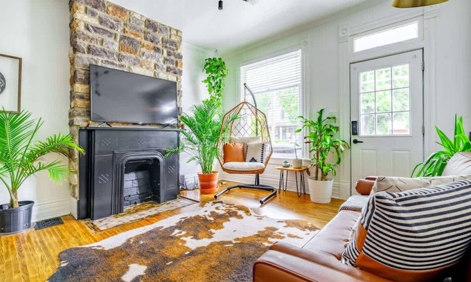 Downtown Columbus House | Short North/Downtown | Walk to Convention Center | Free Parking | 5,800+ Reviews