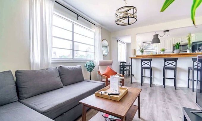 Victorian Village Apartment | Short North - Private Parking - Convention - Pets