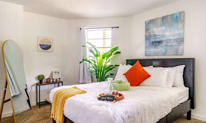 Arena District House | Short North - Private Parking - Pets - Convention