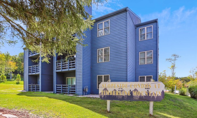 Timberline Condo | Short walk to Timberline Mountain's lifts from Bear Cub Retreat!