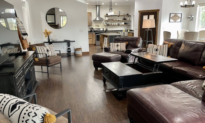 Torreon Cabin | Show Low Cabin in Torreón with Fire Pit, Hot Tub & Tesla Charger