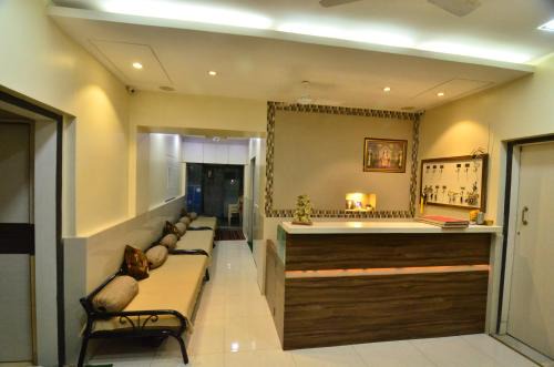 Kalbadevi Hotel | Shri Laxmi Lodge